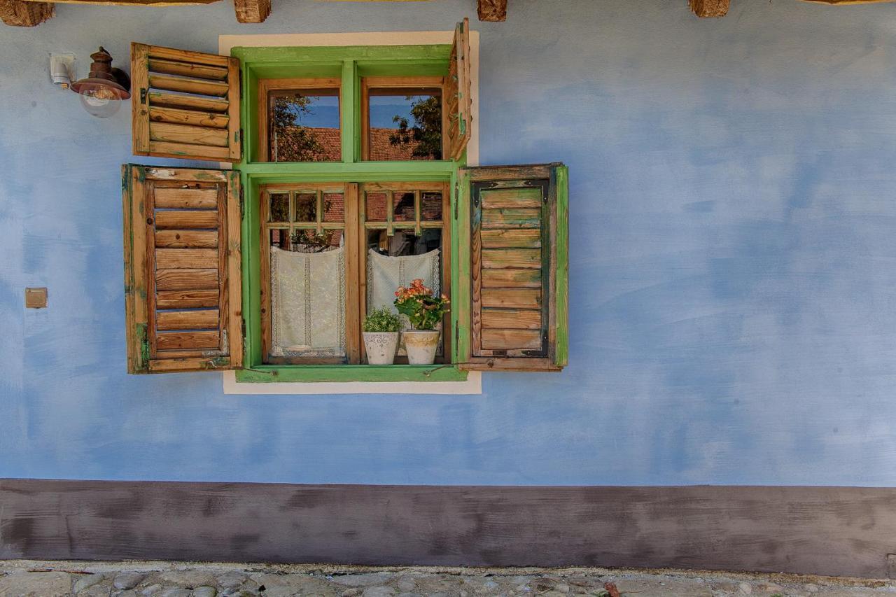 Viscri 32 - White Barn And Blue House Hotel Екстериор снимка