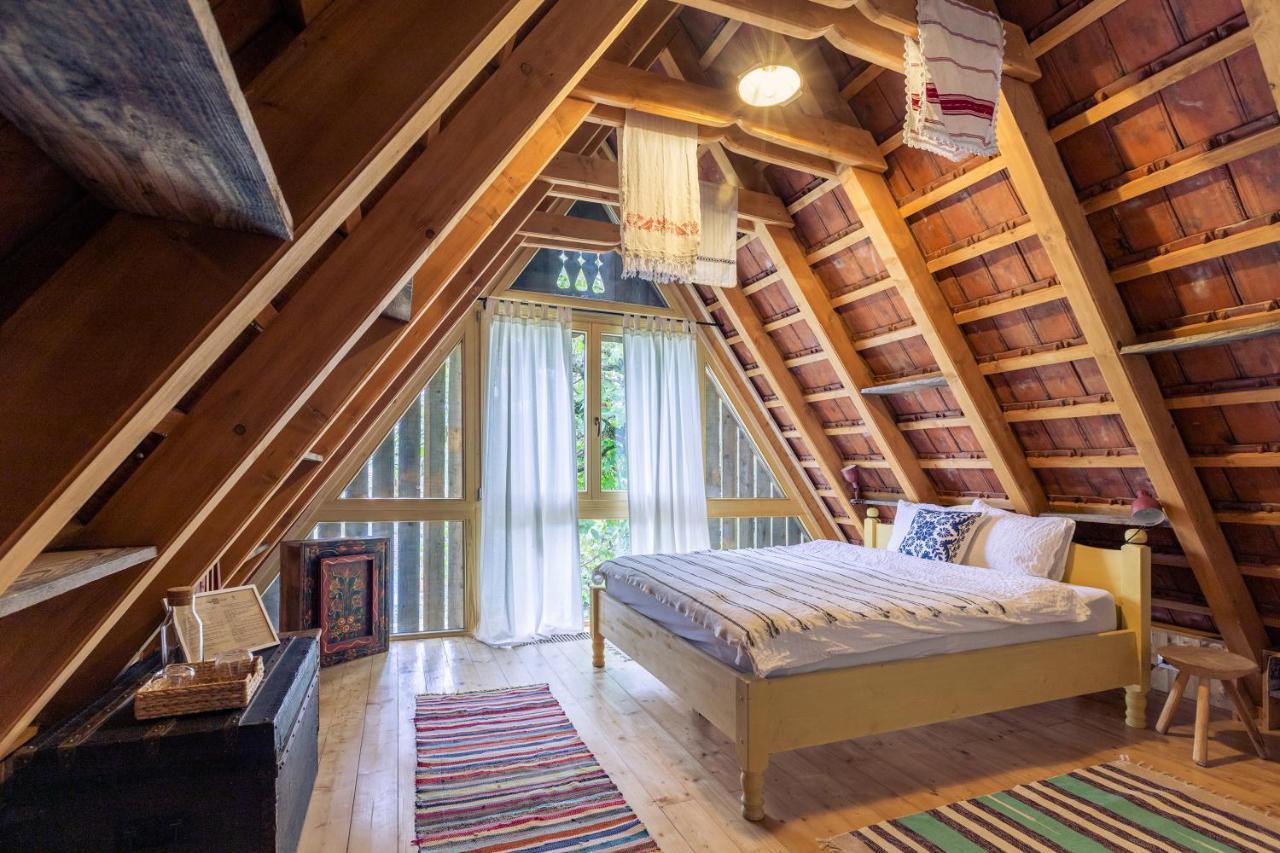 Viscri 32 - White Barn And Blue House Hotel Екстериор снимка