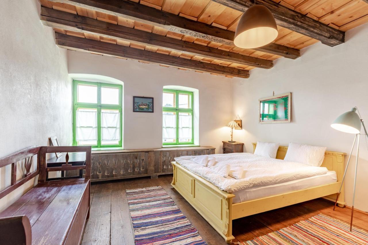 Viscri 32 - White Barn And Blue House Hotel Екстериор снимка