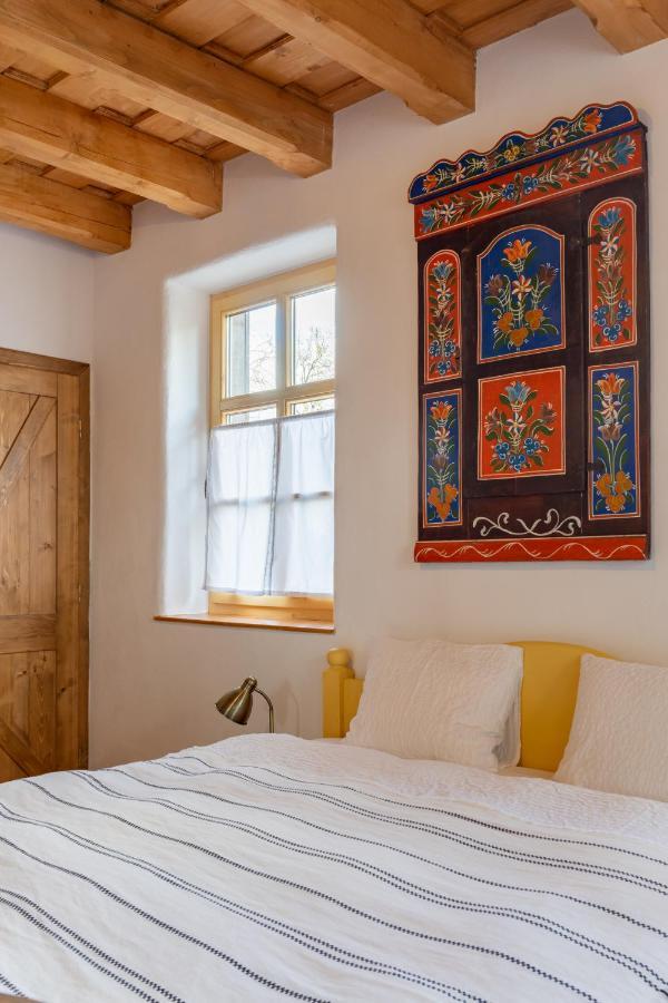 Viscri 32 - White Barn And Blue House Hotel Екстериор снимка