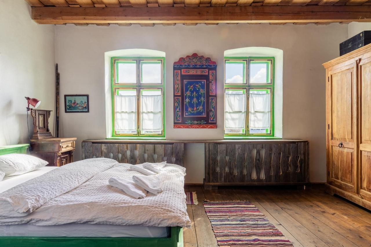Viscri 32 - White Barn And Blue House Hotel Екстериор снимка