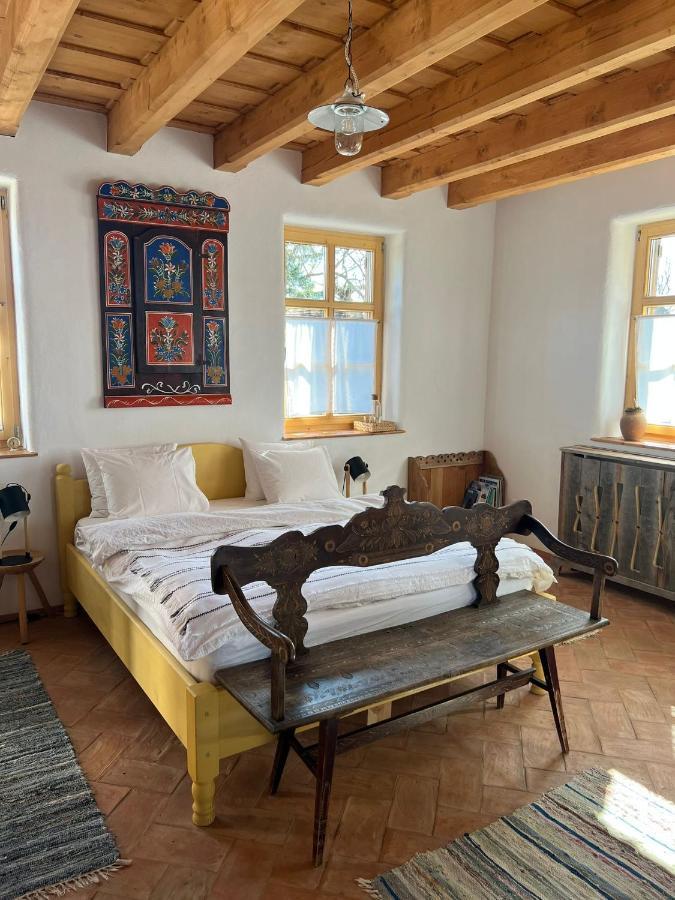 Viscri 32 - White Barn And Blue House Hotel Екстериор снимка