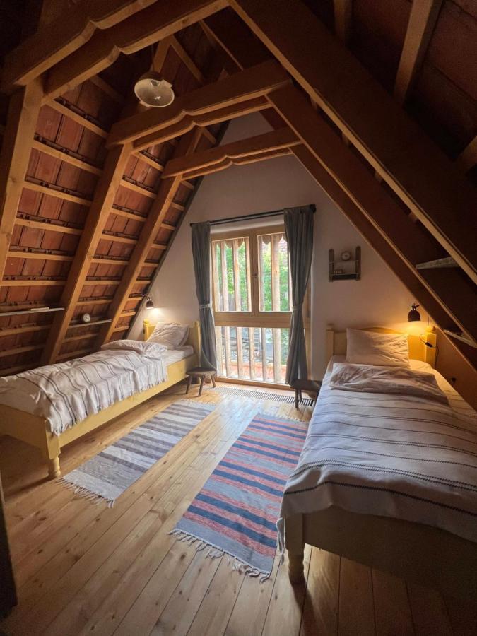 Viscri 32 - White Barn And Blue House Hotel Екстериор снимка