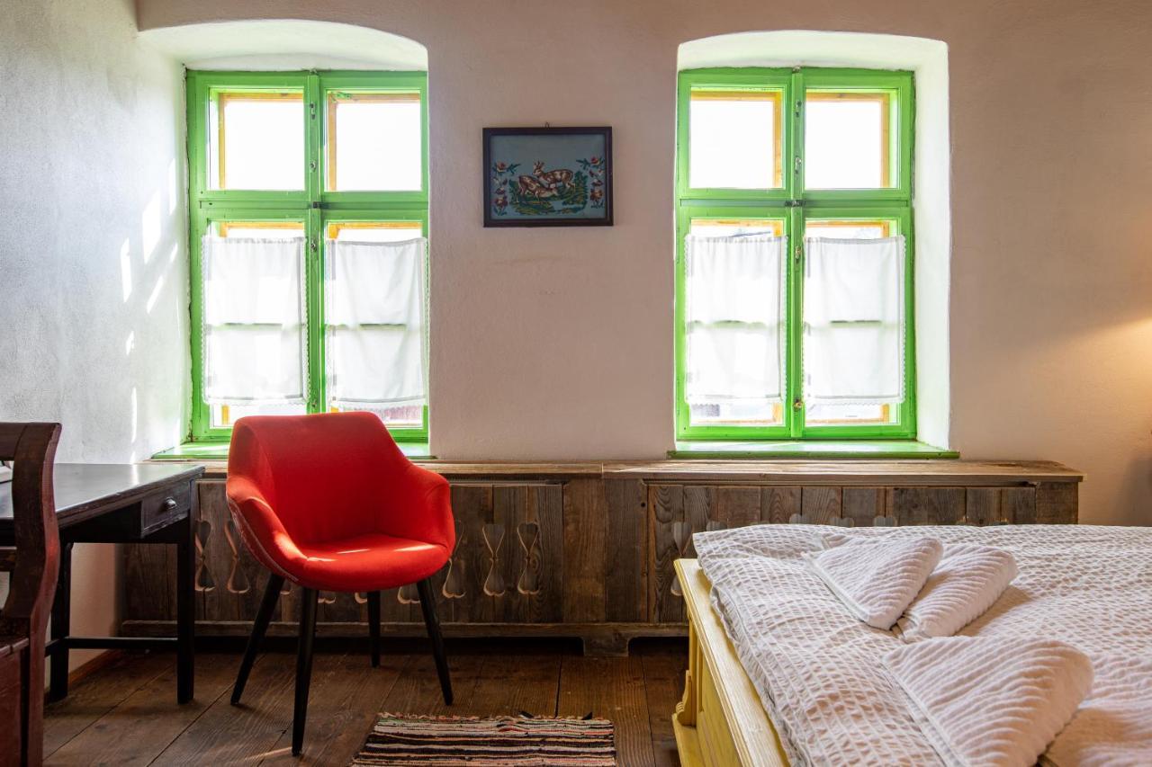 Viscri 32 - White Barn And Blue House Hotel Екстериор снимка